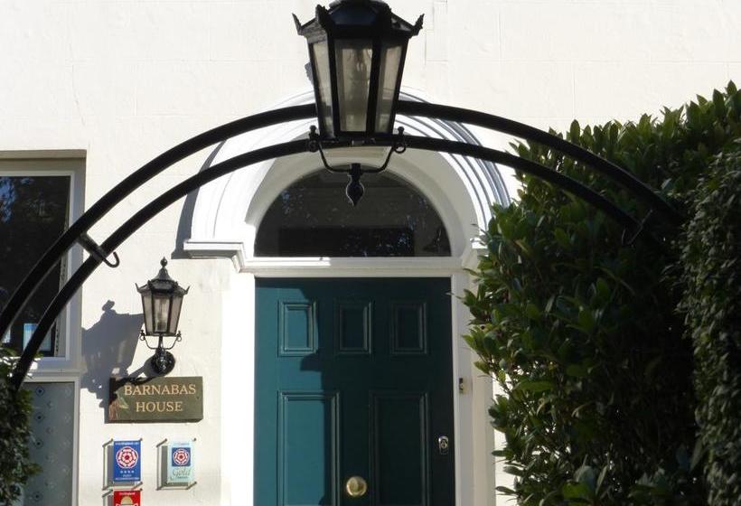 민박 Barnabas House