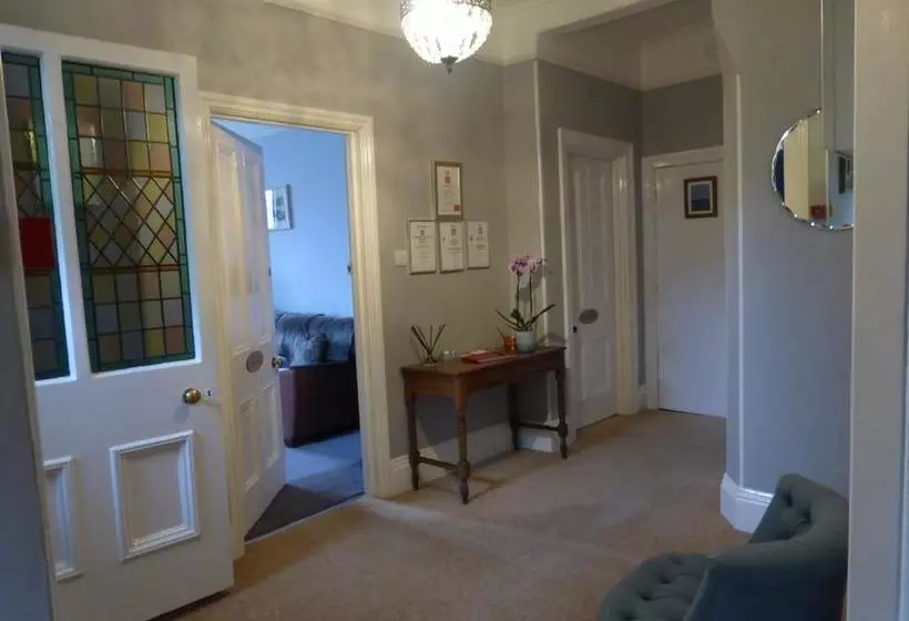 تختخواب و صبحانه Barnabas House