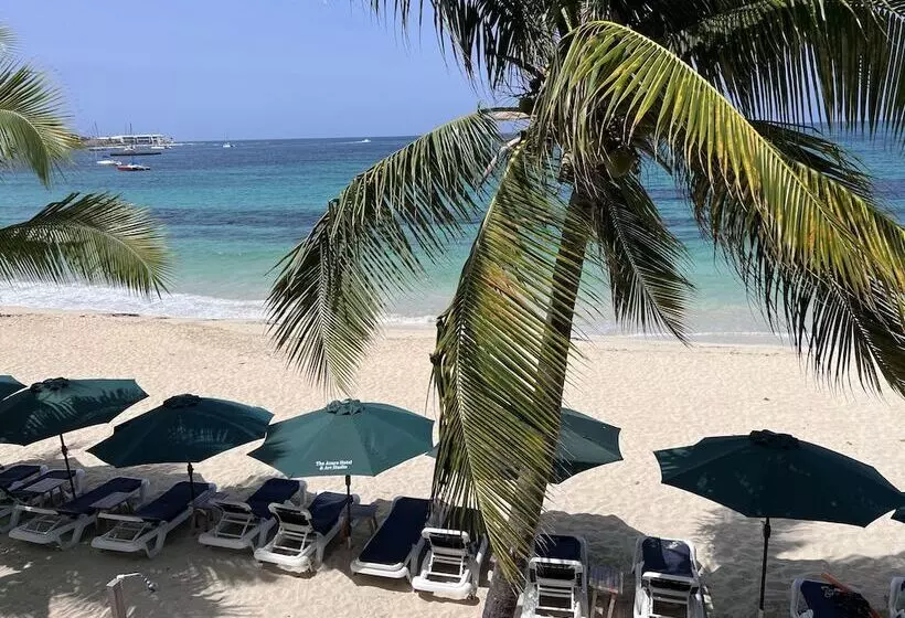 Azure Hotel And Art Studio