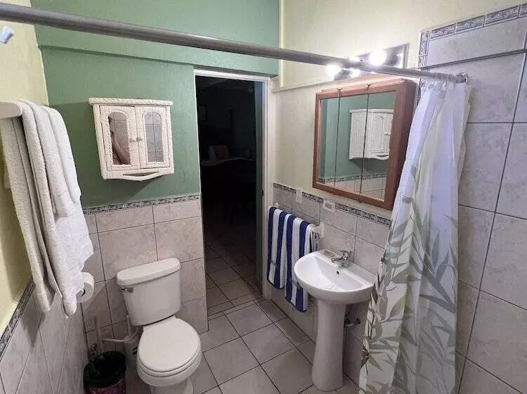 Azure Hotel And Art Studio