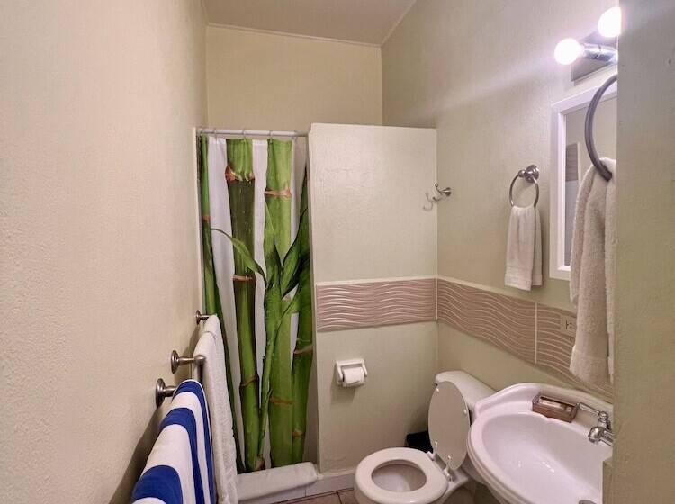 Azure Hotel And Art Studio