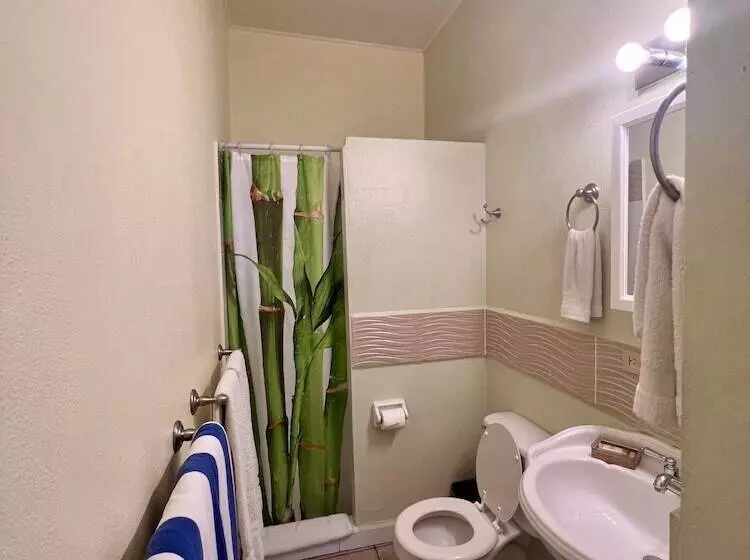 Azure Hotel And Art Studio