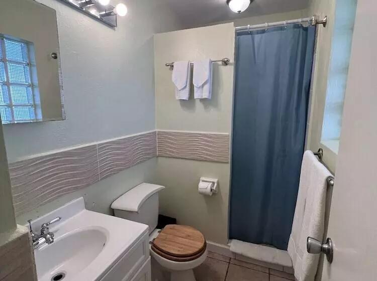 Azure Hotel And Art Studio