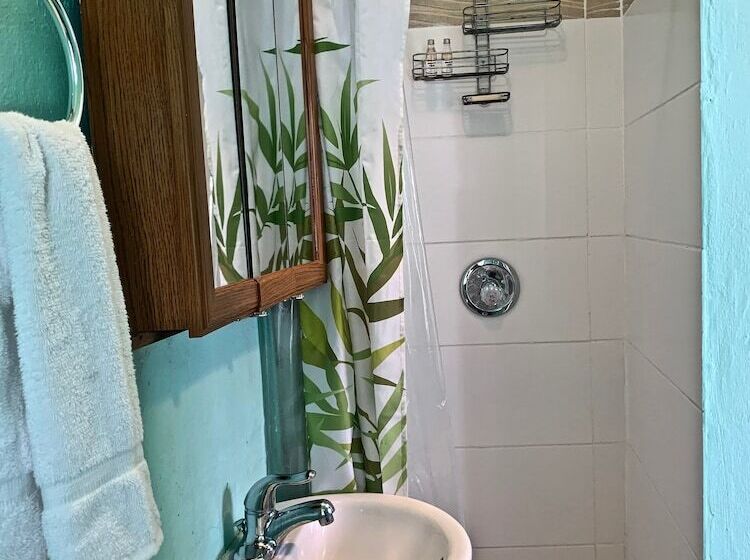 Azure Hotel And Art Studio