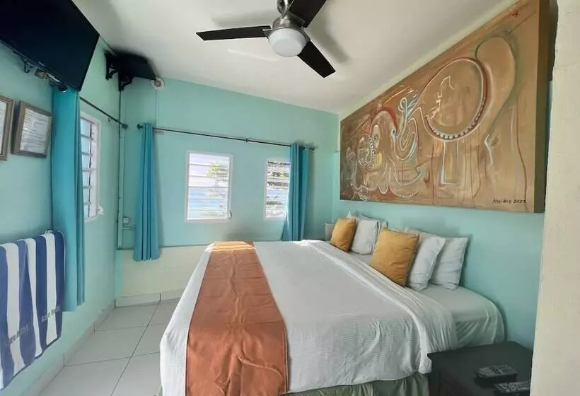 Azure Hotel And Art Studio