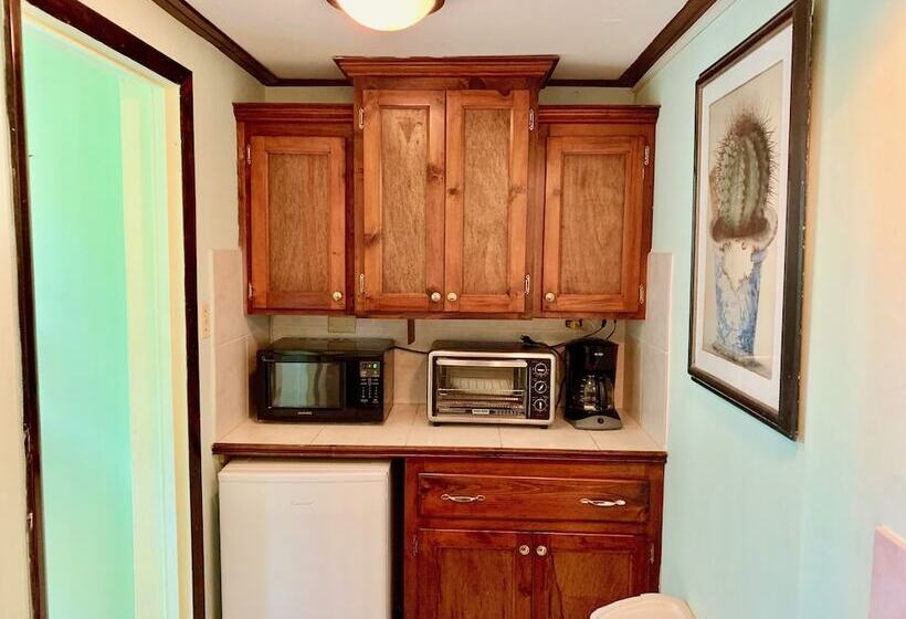 Azure Hotel And Art Studio