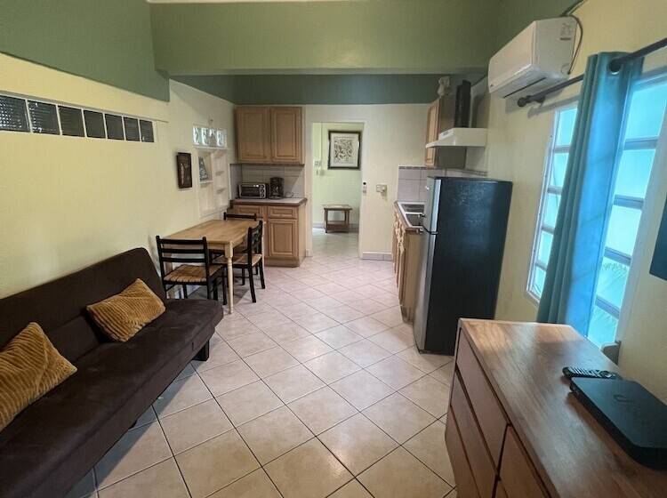 Azure Hotel And Art Studio