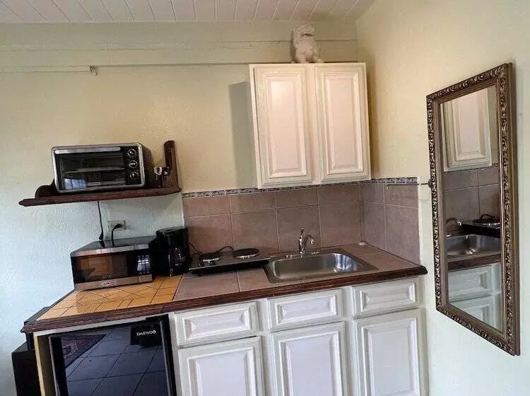 Azure Hotel And Art Studio