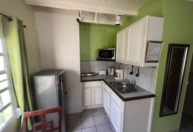 Azure Hotel And Art Studio