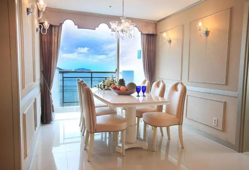 Hotelli Riviera Geoje