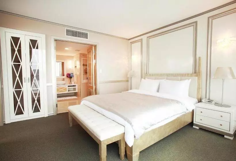 Hotelli Riviera Geoje