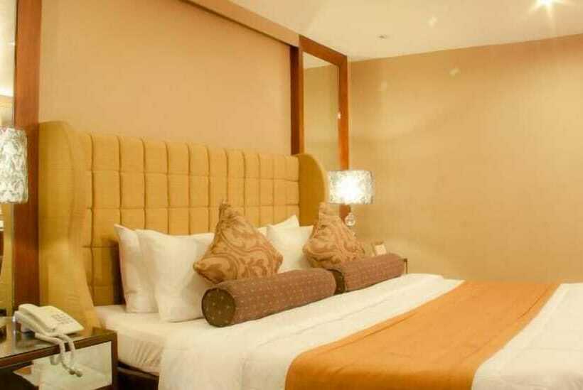 Отель Royal Garden