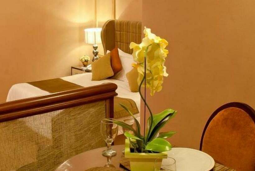 Отель Royal Garden