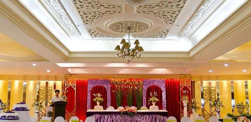 Отель Royal Garden