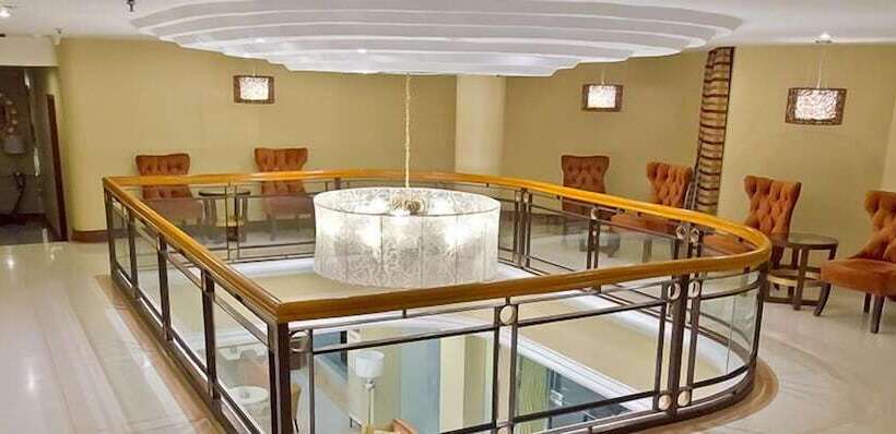 Отель Royal Garden