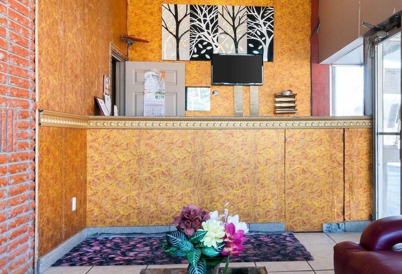 فندق على الطريق Rodeway Inn and Suites