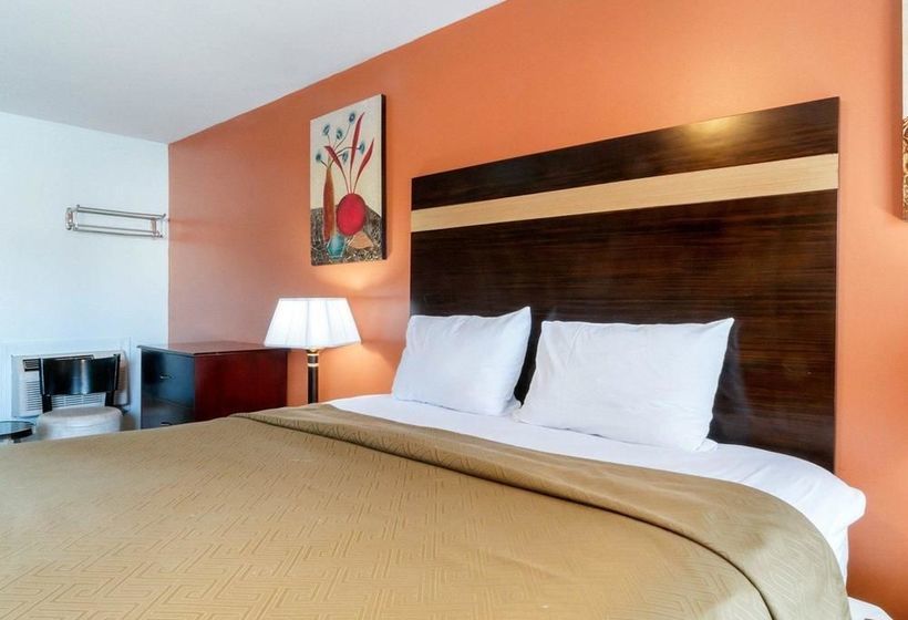 فندق على الطريق Rodeway Inn and Suites