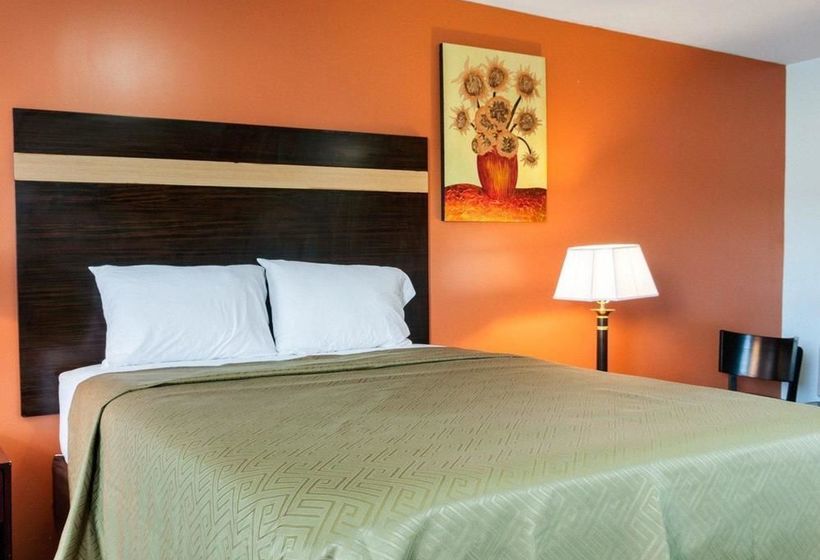 فندق على الطريق Rodeway Inn and Suites