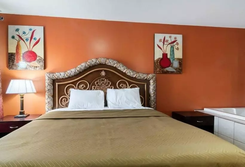 فندق على الطريق Rodeway Inn and Suites