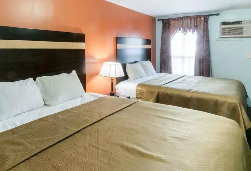 فندق على الطريق Rodeway Inn and Suites