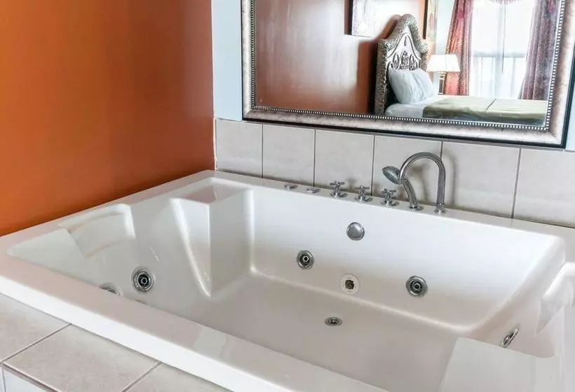 فندق على الطريق Rodeway Inn and Suites