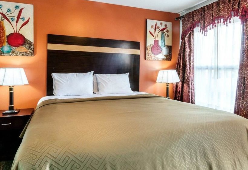 فندق على الطريق Rodeway Inn and Suites