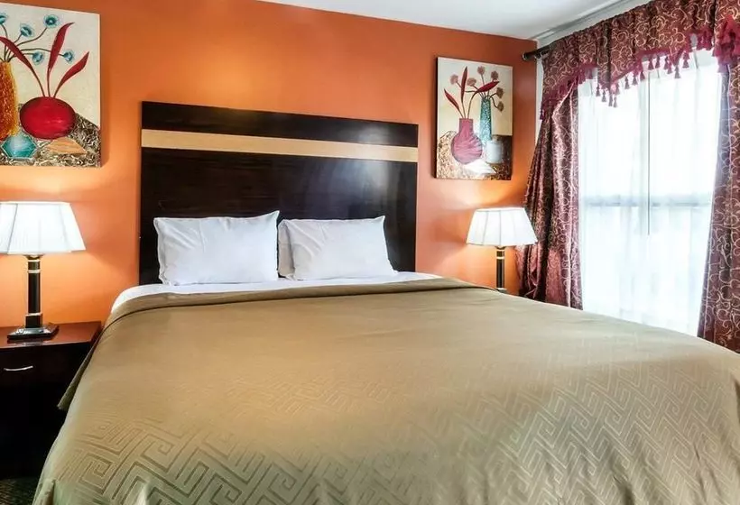 فندق على الطريق Rodeway Inn and Suites