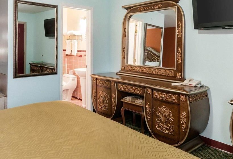 فندق على الطريق Rodeway Inn and Suites