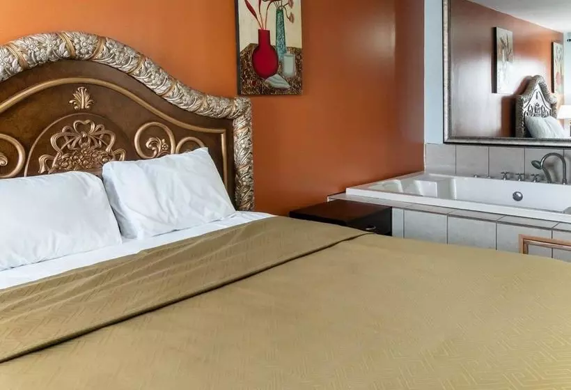 فندق على الطريق Rodeway Inn and Suites