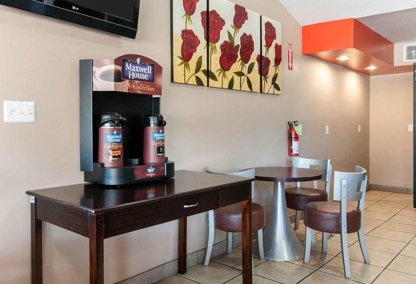 فندق على الطريق Rodeway Inn and Suites