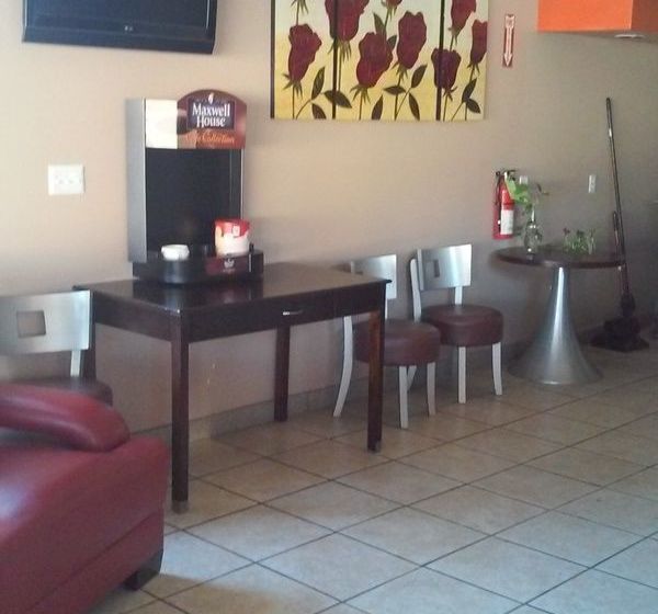 فندق على الطريق Rodeway Inn and Suites