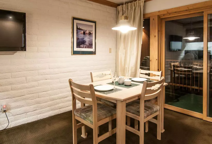 Northlake Lodges & Villas