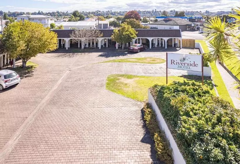 Riverside Motel