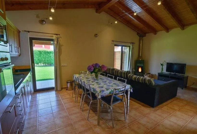 Casona De Llanorrozo Apartamentos Rurales