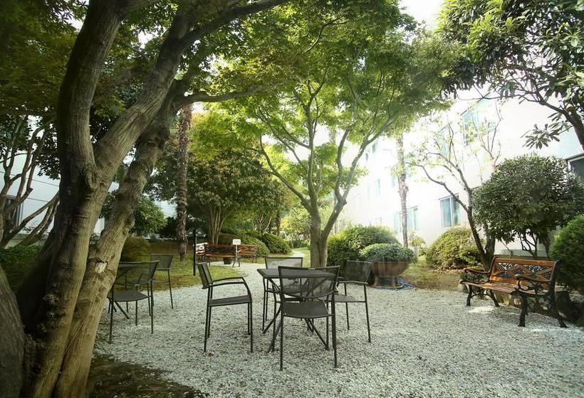 בית מלון כפרי Admiral