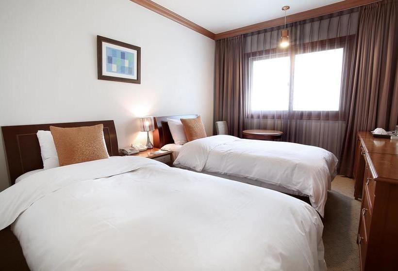 בית מלון כפרי Admiral