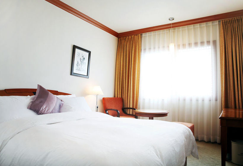 בית מלון כפרי Admiral