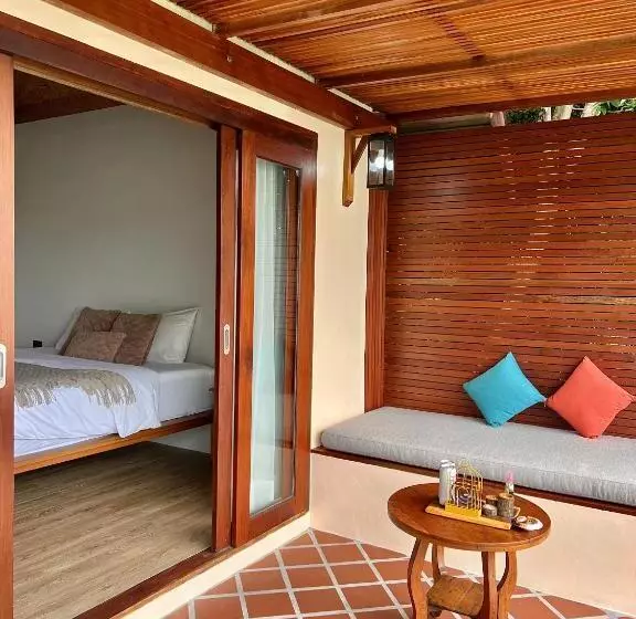 هتل Baan Talay Resort & Yoga