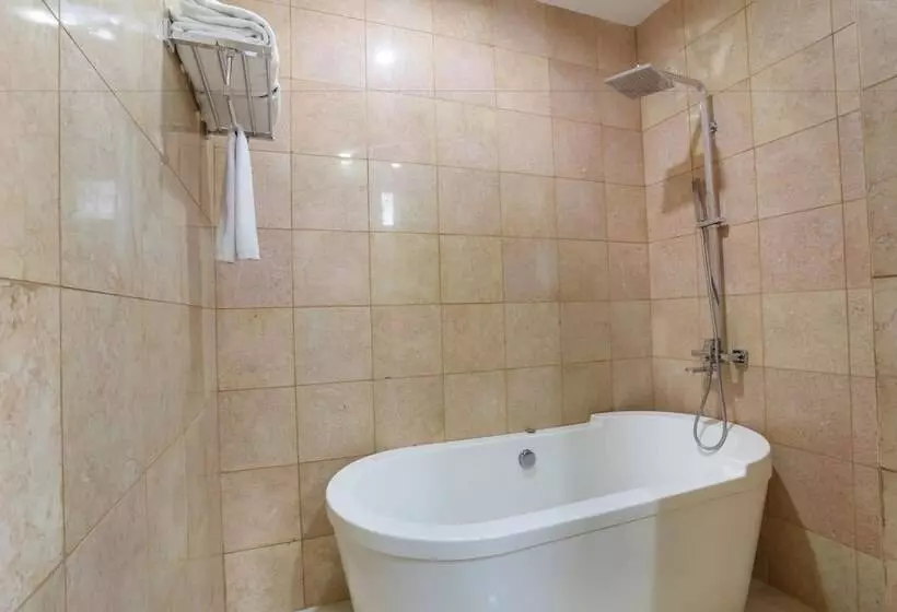 The Centro Hotel & Residence By Orchardz