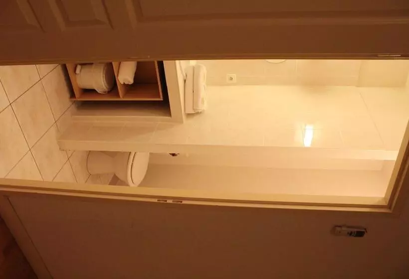 Hotelli Hôtel Restaurant Le Phénix