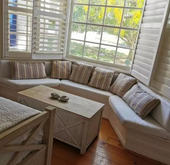 پانسیون Arcadia House