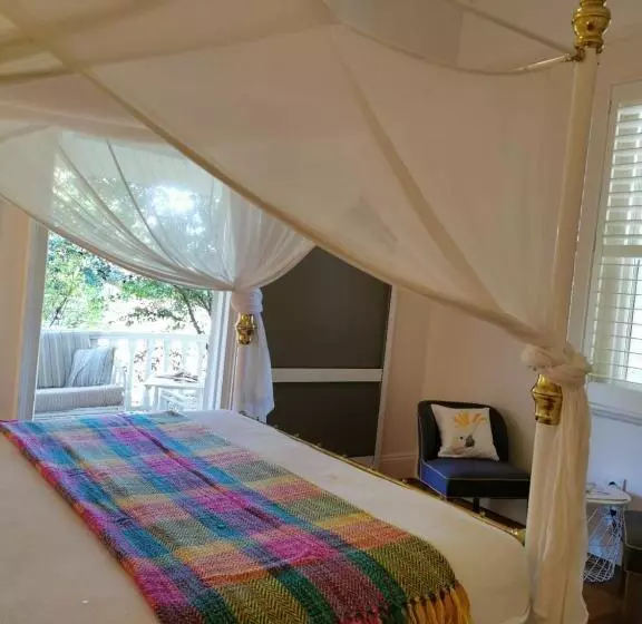 پانسیون Arcadia House