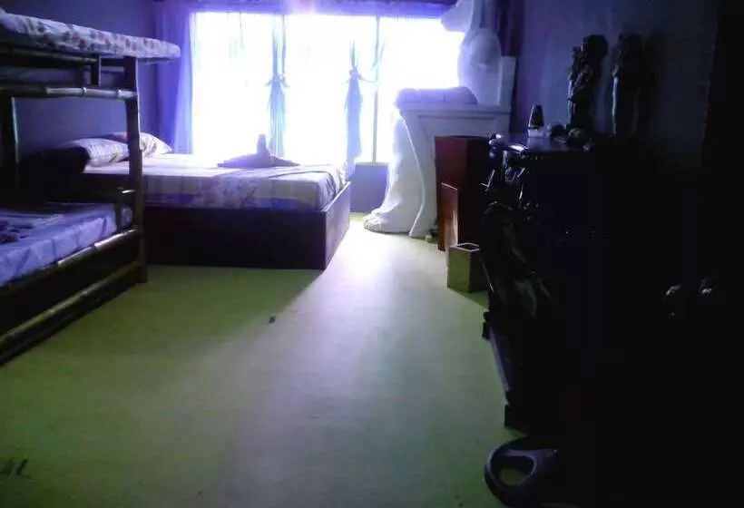 Friendship Budget Hostel