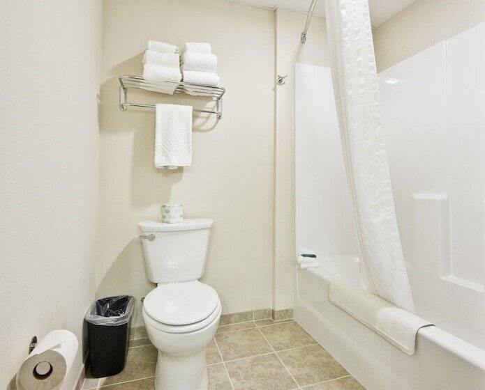 Otel Cobblestone Inn & Suites  Newton