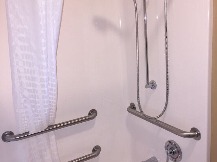 Otel Cobblestone Inn & Suites  Newton