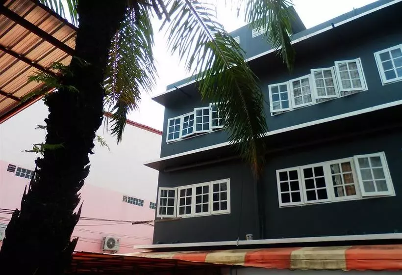 Отель Evelyn Residence