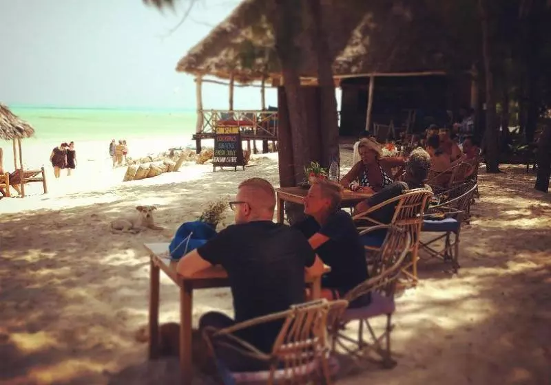 בית מלון כפרי Ndame Beach Lodge