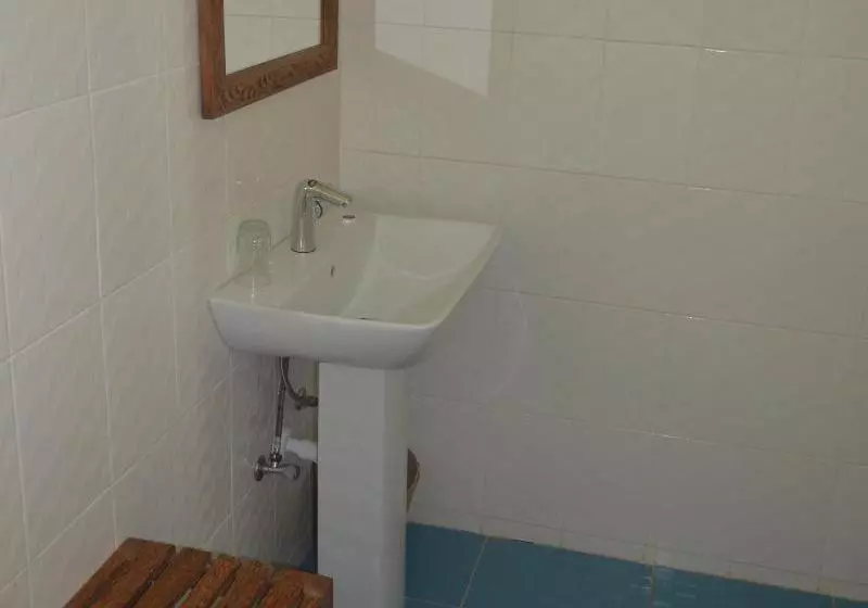 בית מלון כפרי Ndame Beach Lodge