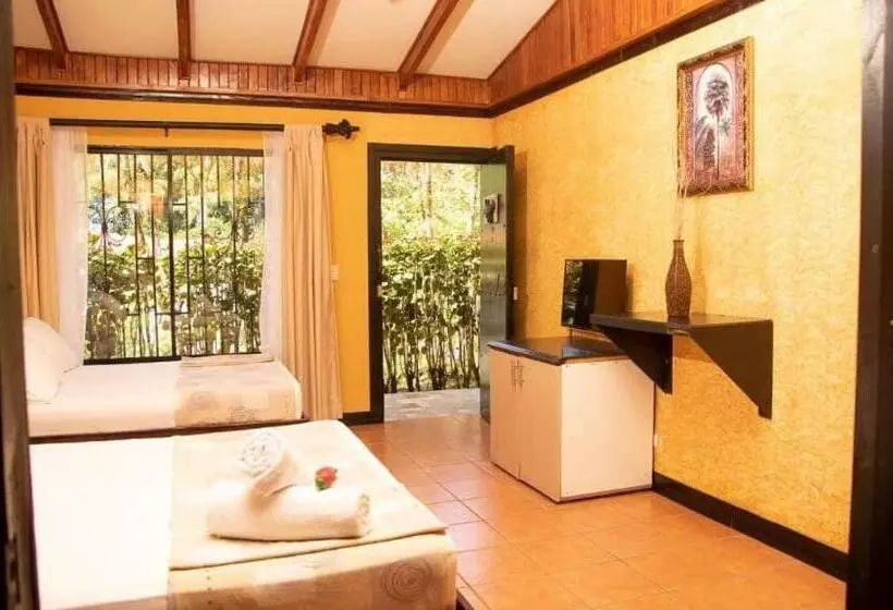 هتل Pacific Paradise Resort