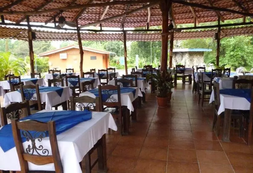 هتل Pacific Paradise Resort